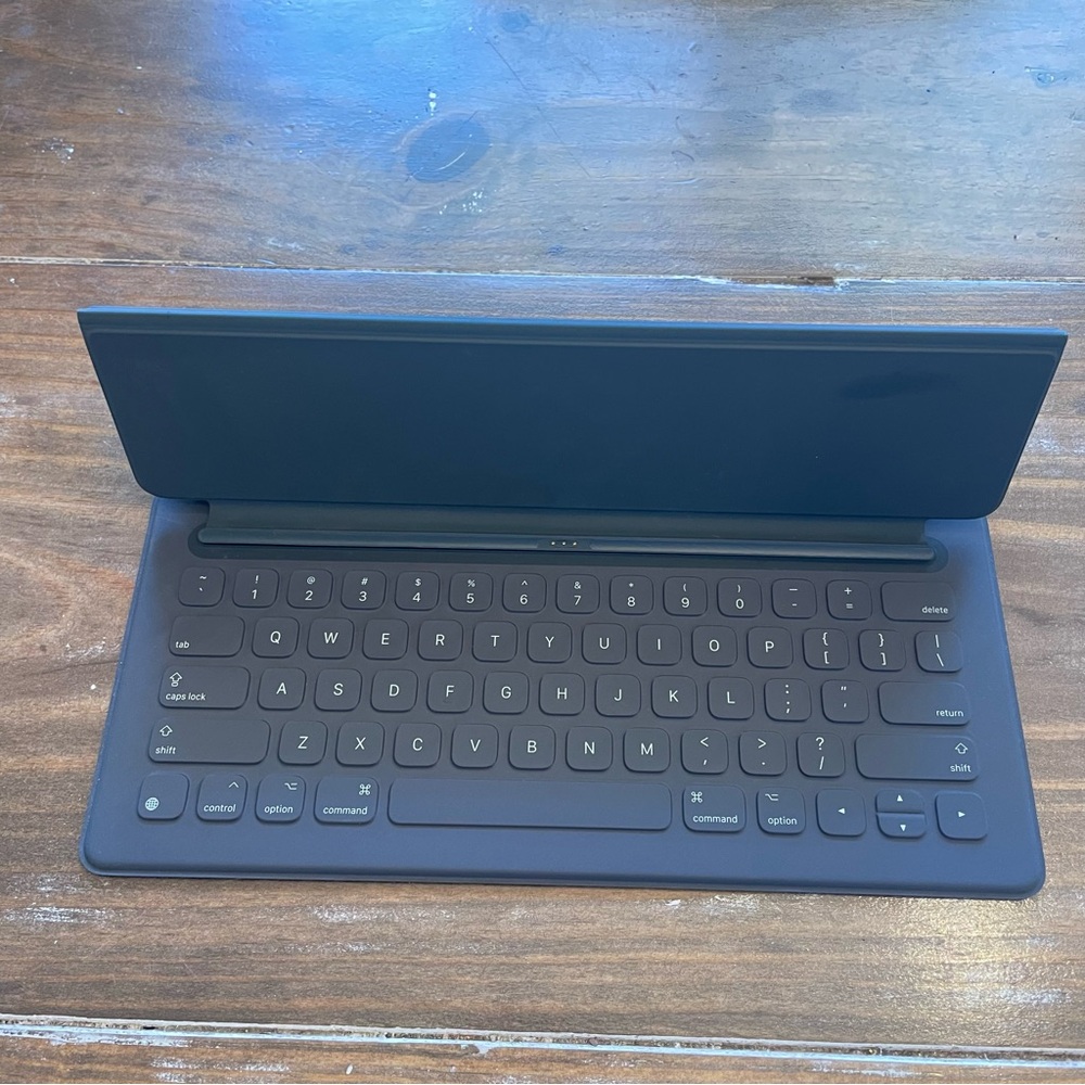 Apple Smart Keyboard Folio in Dark Gray